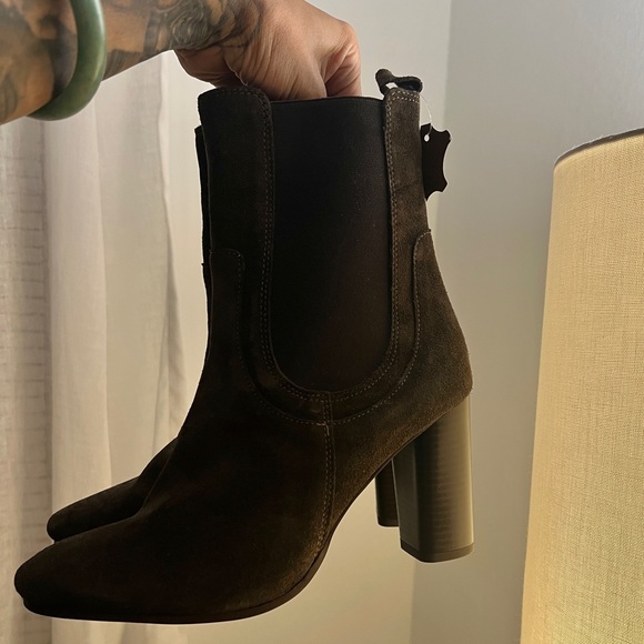 Beautiful RICH BROWN SUEDE BOOTS 🤎 - Picture 3 of 9